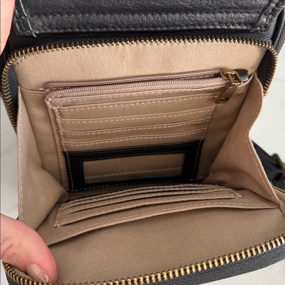 Minooy Black Leather Organizer Crossbody Bag Built-In Wallet Brass Hardware - Picture 4 of 14